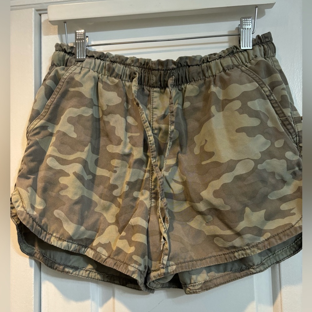 American Eagle Outfitters Camouflage Shorts